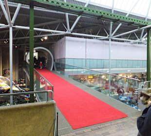 Bond in Motion - Eingang