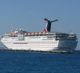 Blich auf ein Luxusschiff