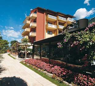 Promenade vor dem Hotel Du Lac Brenzone