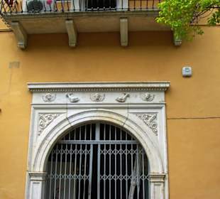 Die verzierten Eingänge