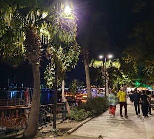 Strandpromenade Side