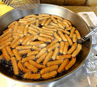 Churros im heißen Öl