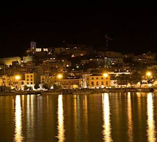Hafen von Eivissa bei Nacht