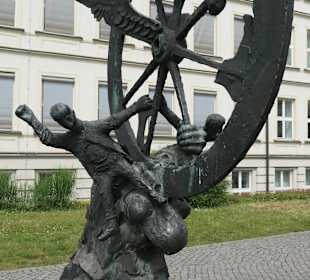 Figurengruppe Universum Raum, Zeit, Materie