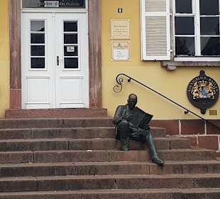 Bronzeskulptur Lesende in Homburg