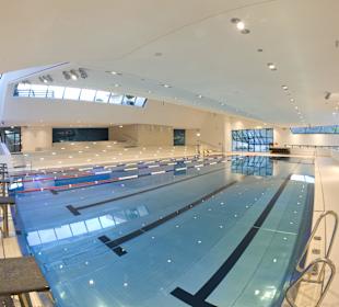 Wettkampftaugliches 25-m-Sportbecken in der Therme
