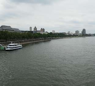 Blick von der Kölner Hohenzollernbrücke