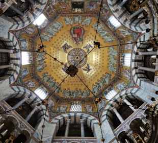 Blick zur Decke im Oktogon