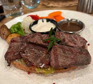 Elia Restaurant & Lounge