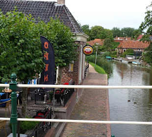 Kanal und Hotel in Winsum