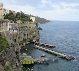 Blick auf Hafen von Sorrent