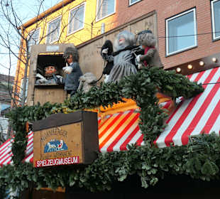 Am Weihnachtsmarkt „Nürnberger Kinderweihnacht“