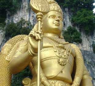 Grosse Statue vor den BATU Caves