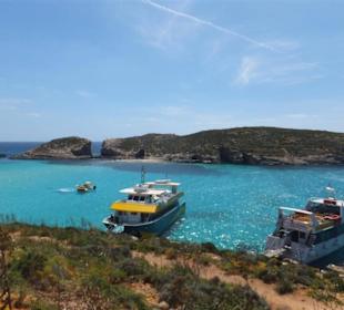 Statki zacumowane przy lagunie.