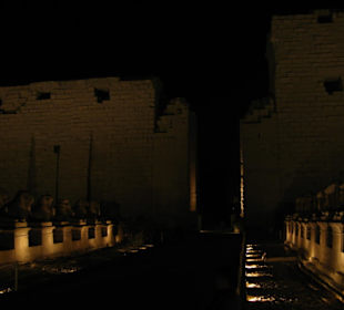 Karnak-Tempel bei Nacht