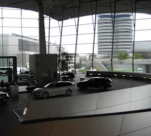 In der BMW Welt. Fahrzeugausgabe