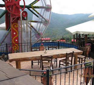 Sitzen unter der Wassermühle