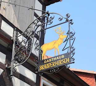 Der "Braune Hirsch" über dem Gasthaus
