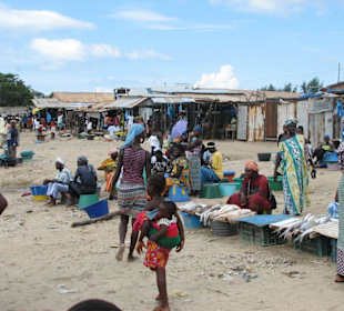 Fischverkauf am Strand