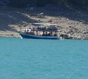 Das kleinere der drei Schiffe