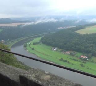 Entlang der Festungsmauer