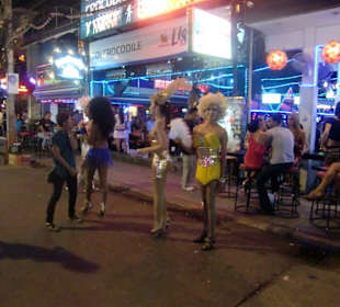 Ladyboys auf Werbefeldzug