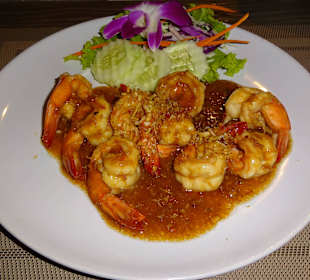 Fried prawns with garlic