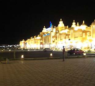 Shoppingcenter am Abend