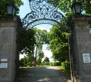 Eingangstor zu Schloss Craheim