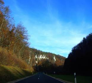 Burgenstrasse entlang
