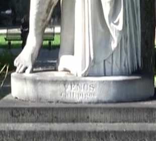 Statuen am Schlossplatz