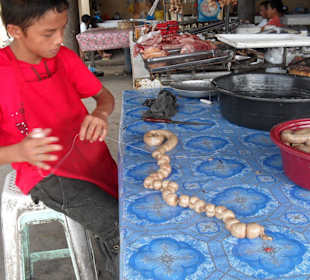 Auf dem Markt, Herstellung einer Wurstart