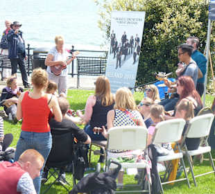 Tolles Konzert im Park neben dem Hafen