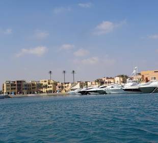 Mit dem Motorboot durch klein Venedig von Ägypten