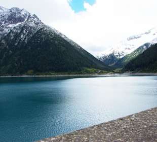 Stausee von der Staumauer aus