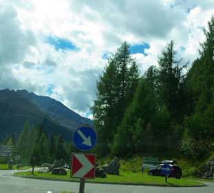 Kreisverkehr hier hat man mehrere Möglichkeiten