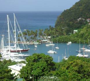 Blick von der Straße auf die Bucht