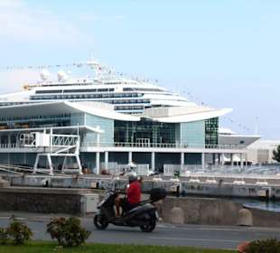 Kreuzfahrtterminal im Hafen Savona