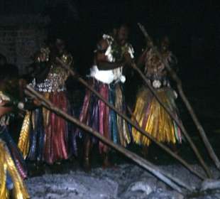 Die Feuerläufer im Resort