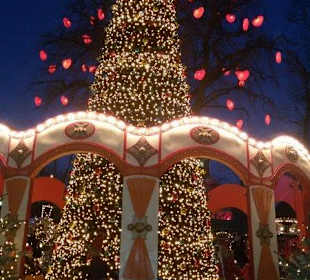 Reich geschmückter Weihnachtsbaum