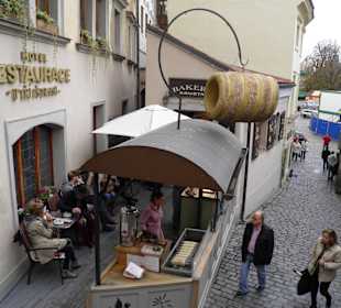 У Карлова моста