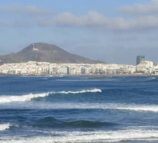 Heftiger Wellengang an der Playa de las Canteras