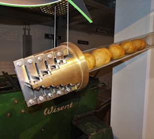 Pommes-frites-Schneider im Freilichtmuseum