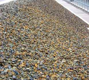 Aufschüttung Richtund Mauer