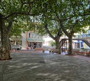 Am Dorfplatz in der Altstadt von Cerbère