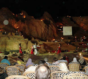 Abendprogramm auf der Bühne des Old Market