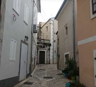 Bei einem Altstadtbummel durch Novi Vinodolski