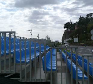 Tribünen an der Avenida do Mar