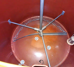 Blick in einen Kessel im Brauereimuseum