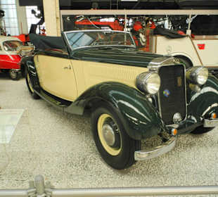 Vorkriegswagen mit offenem Verdeck